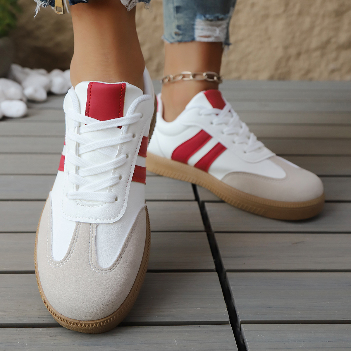 BIJOURA | Leather sneaker with retro stripe