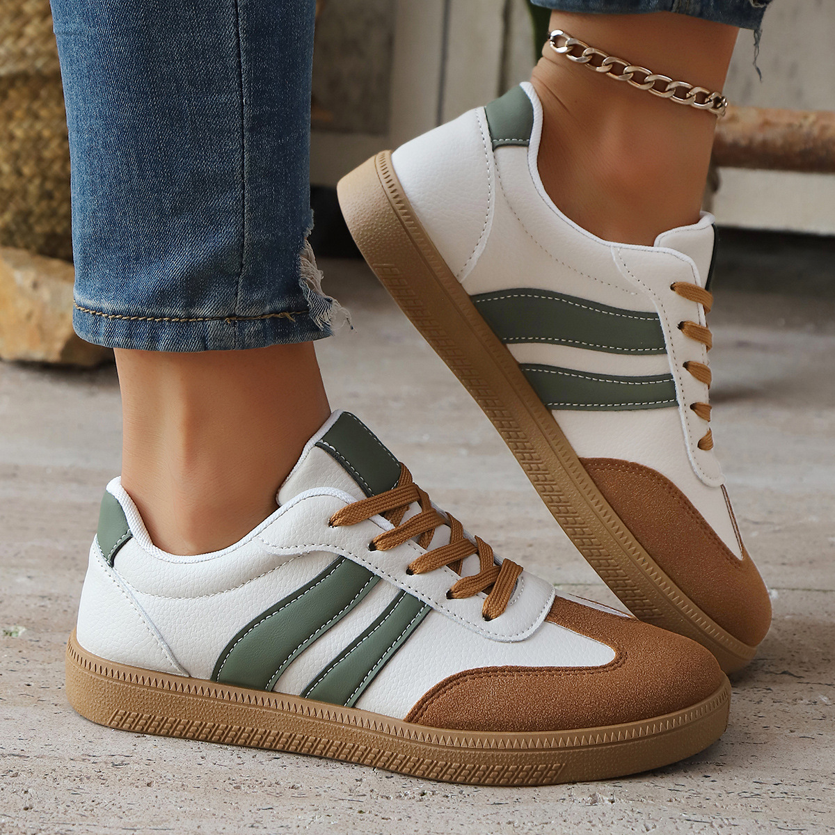 BIJOURA | Leather sneaker with retro stripe