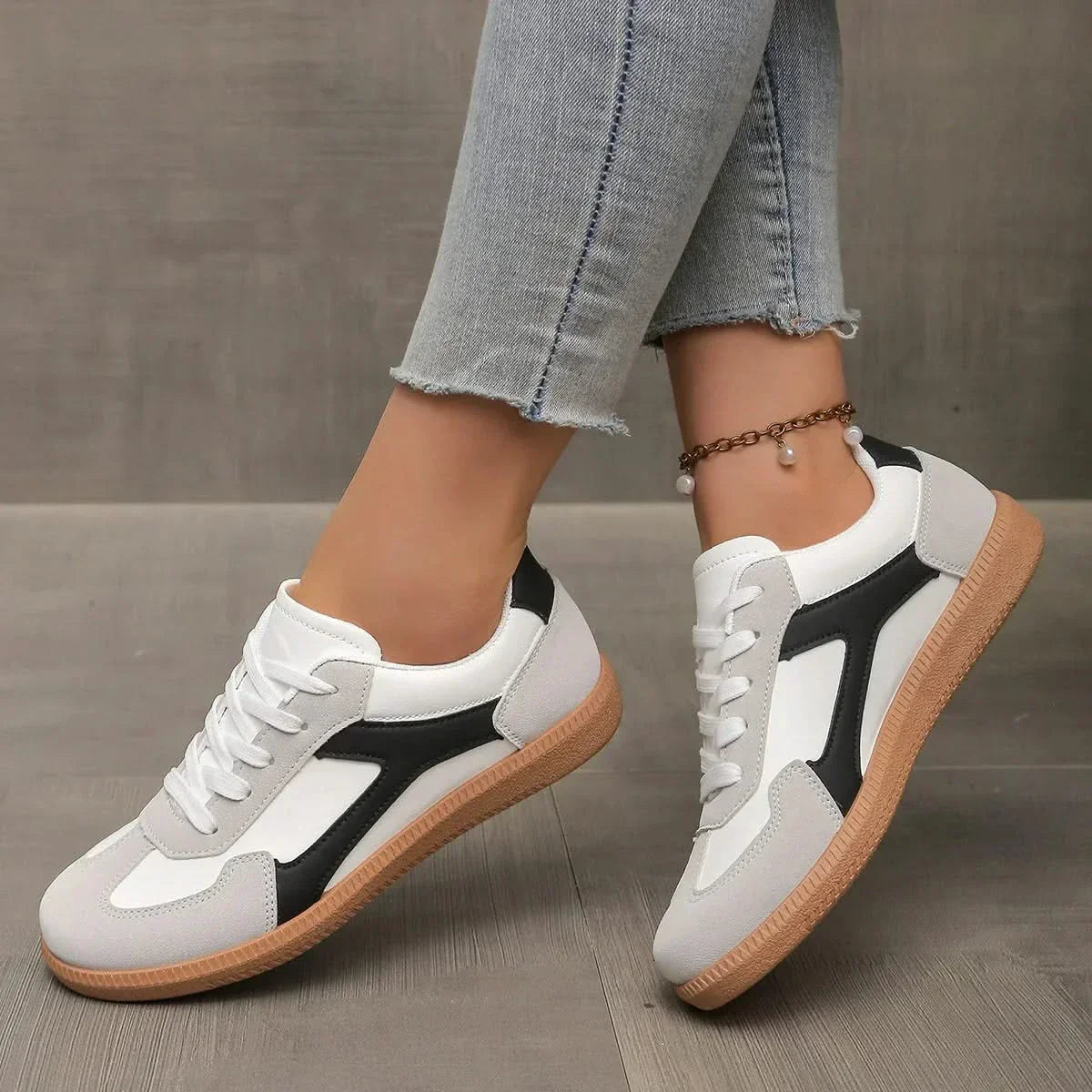 CELESSE | Sneakers with gum sole