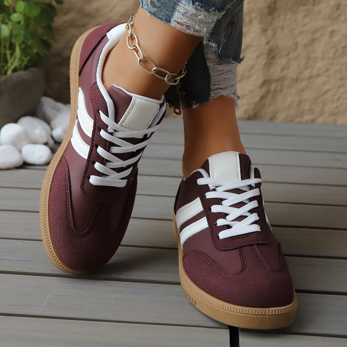 BIJOURA | Leather sneaker with retro stripe