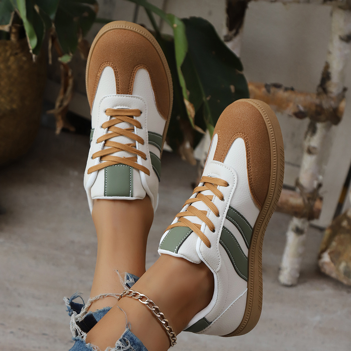 BIJOURA | Leather sneaker with retro stripe