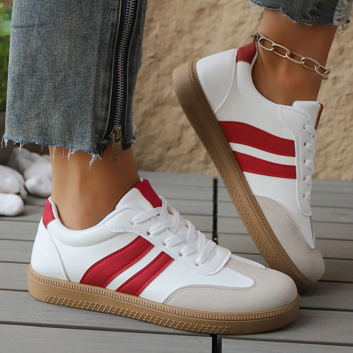 BIJOURA | Leather sneaker with retro stripe