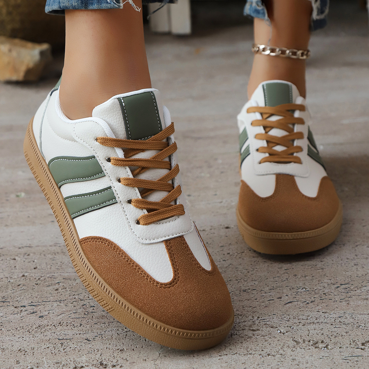 BIJOURA | Leather sneaker with retro stripe