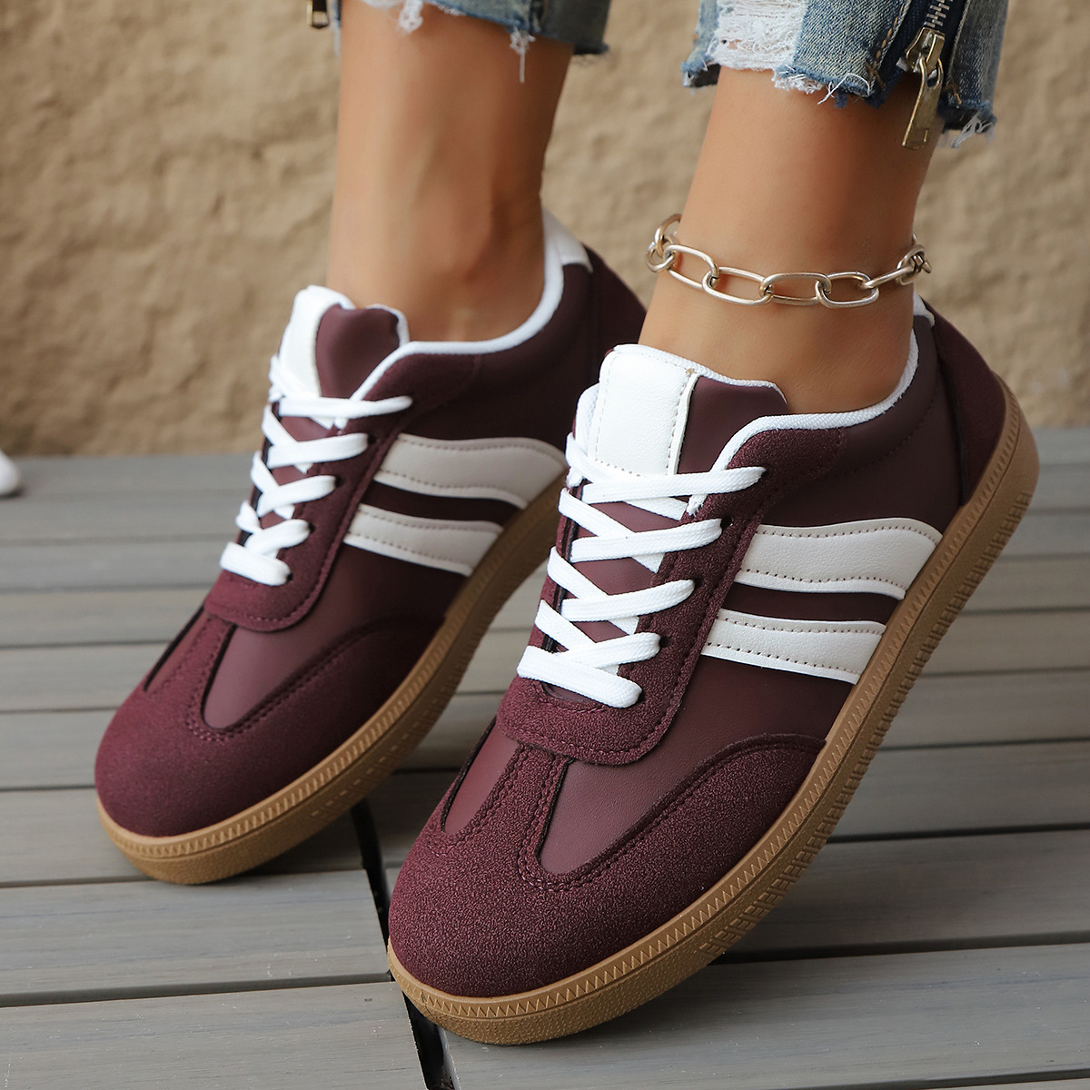 BIJOURA | Leather sneaker with retro stripe