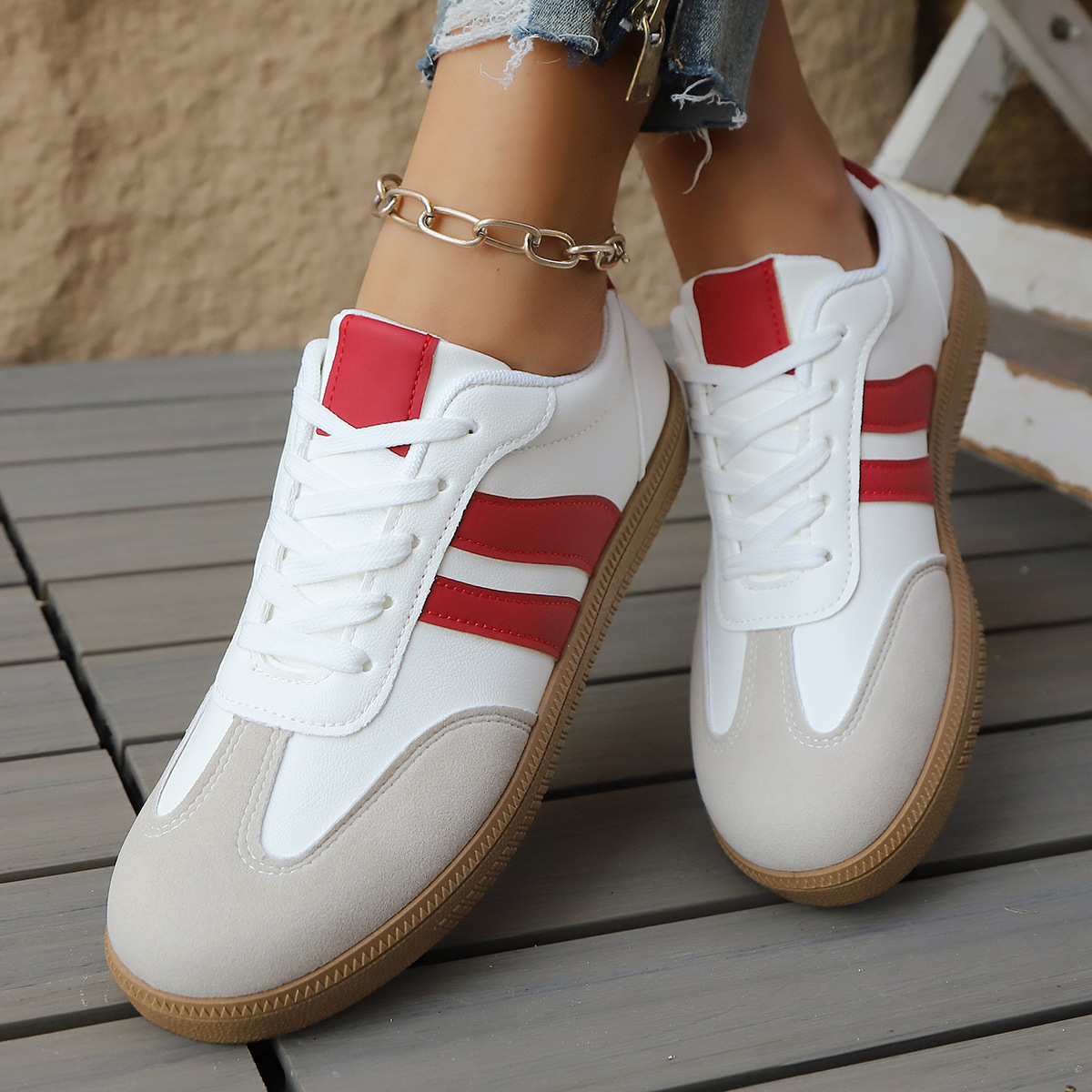BIJOURA | Leather sneaker with retro stripe
