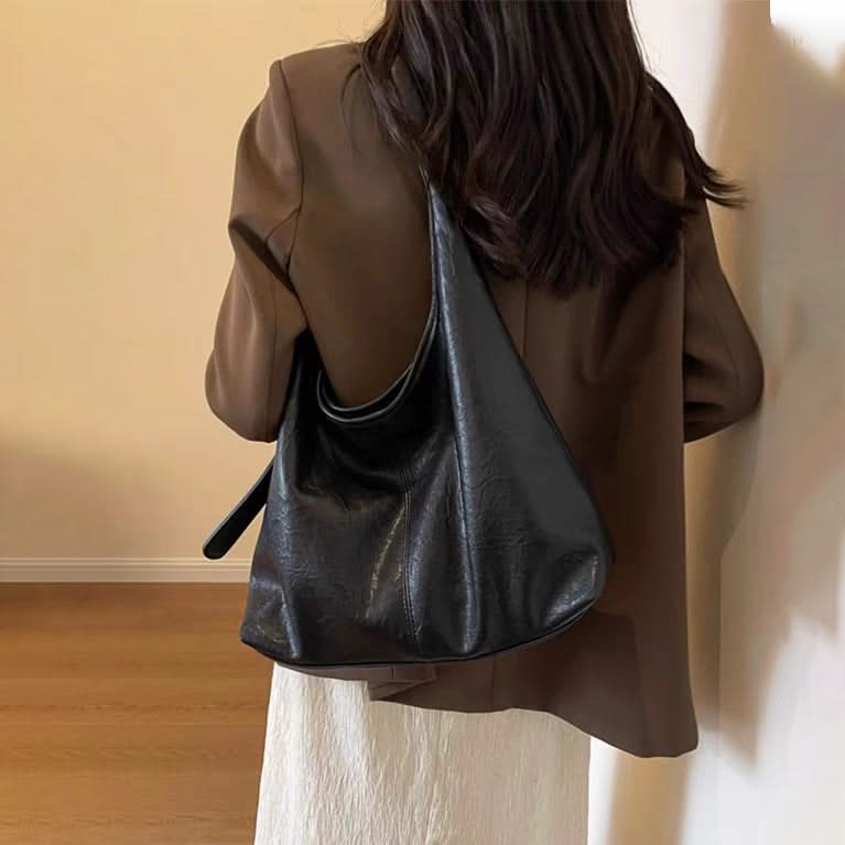 EVIE | Slouch bag with adjustable strap