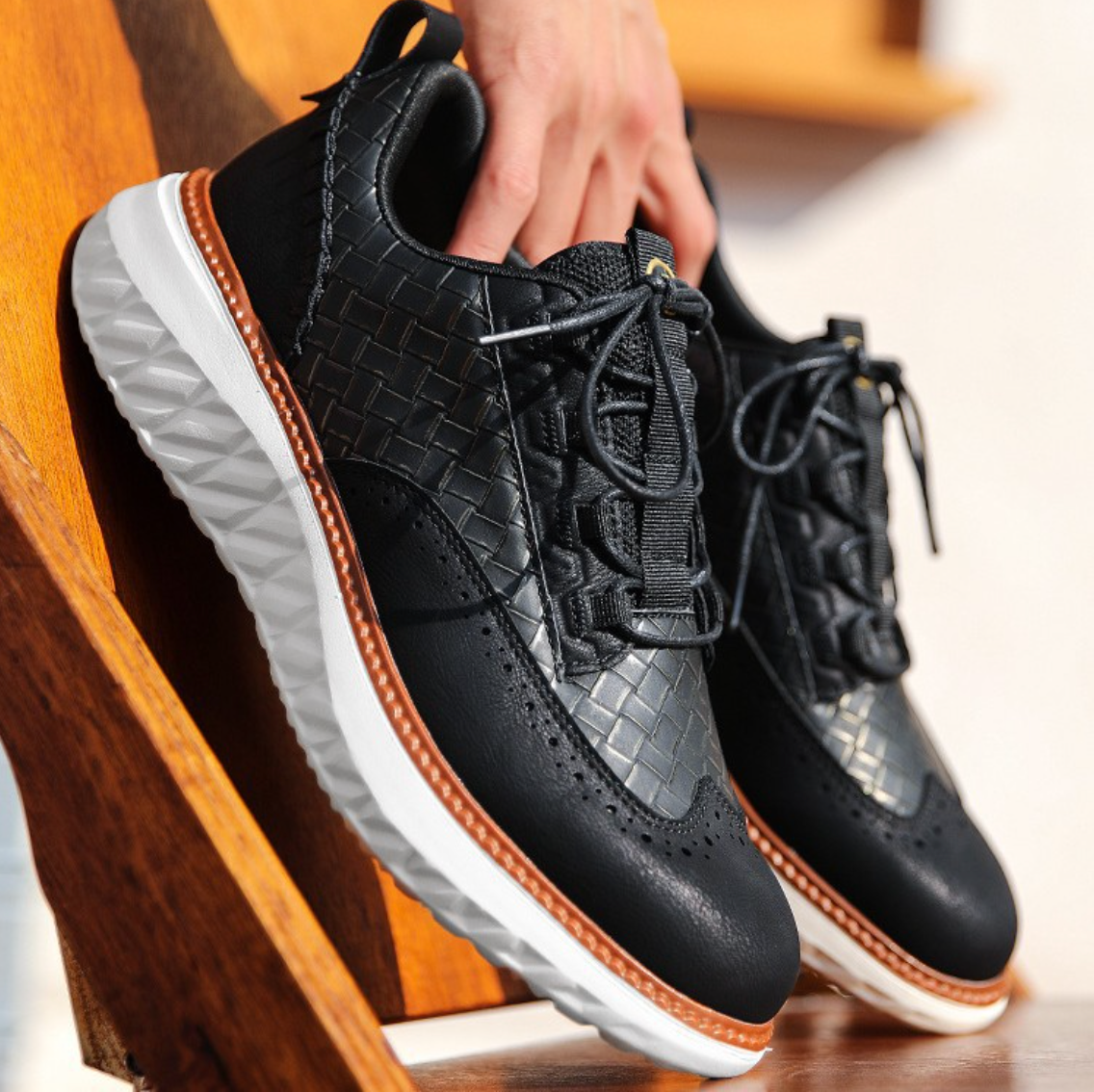 OLIVER | Sneaker with hand-stitched toe